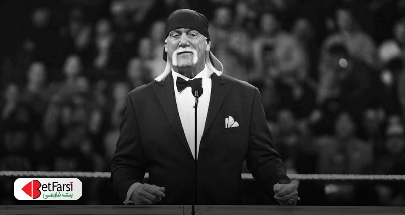 هالک هوگان در حال سخنرانی رسمی در مراسم WWE
